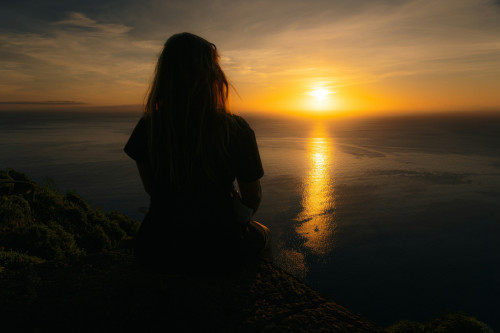 4 Effective Ways to Start Letting Go in Life Sooner Rather than Later
