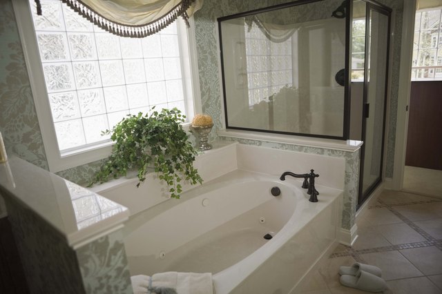 How to Remove Hardwater Stains From Fiberglass Tubs