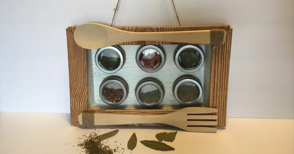 Learn All You Need to Make a Farmhouse Spice Rack