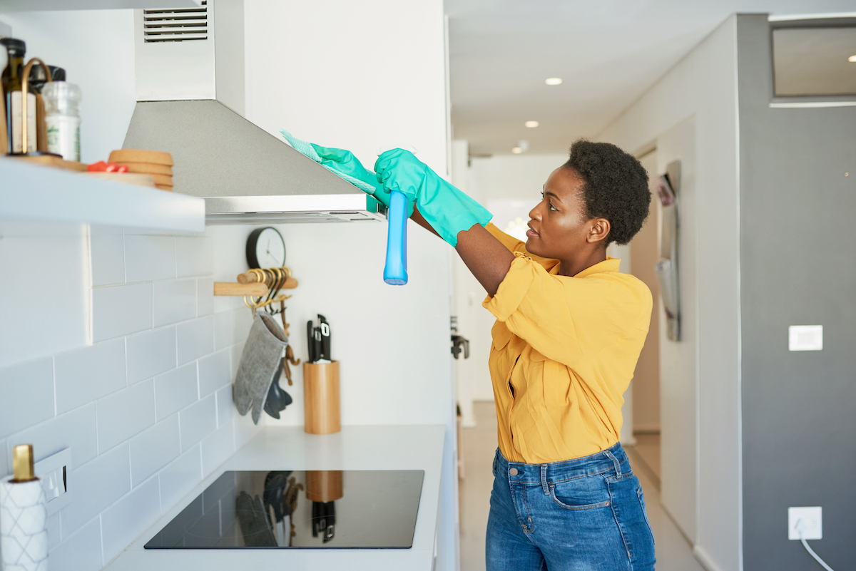 How to Clean a Range Hood Filter the Right Way